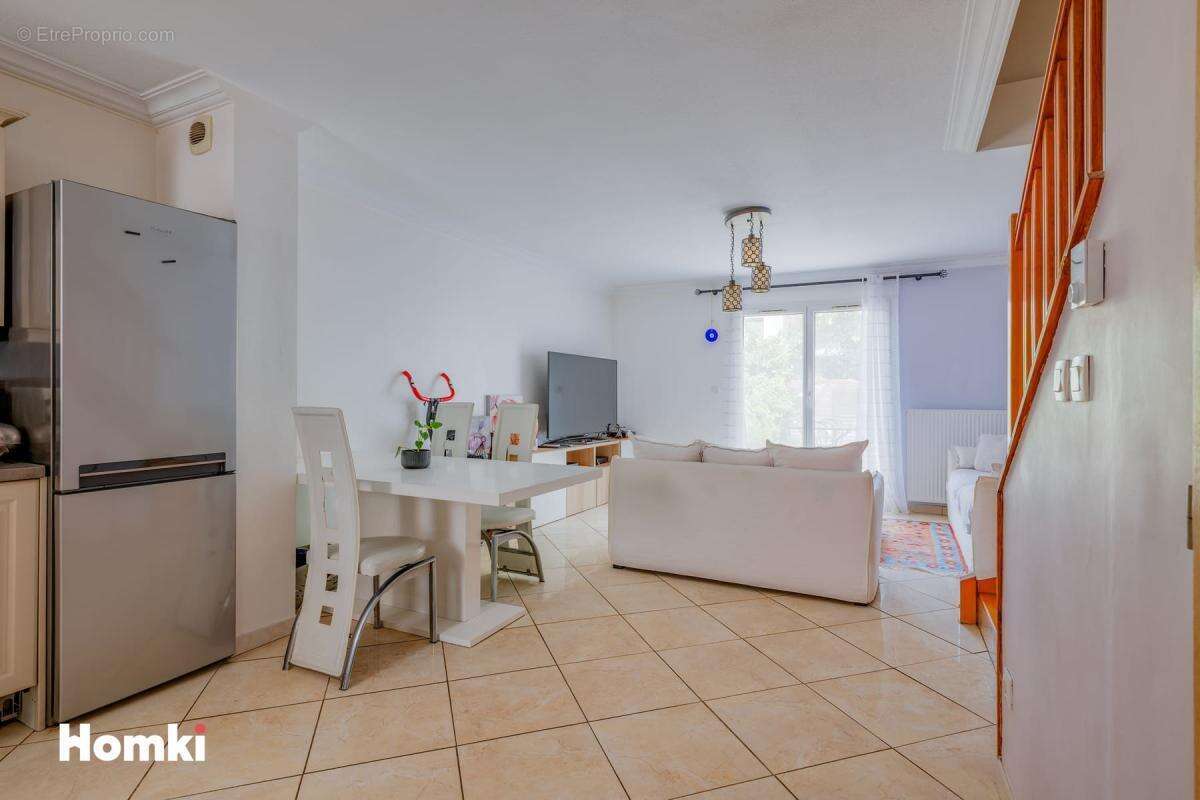 Villeurbanne – Duplex esprit maison avec terrasse, jardin et garage - photo 8