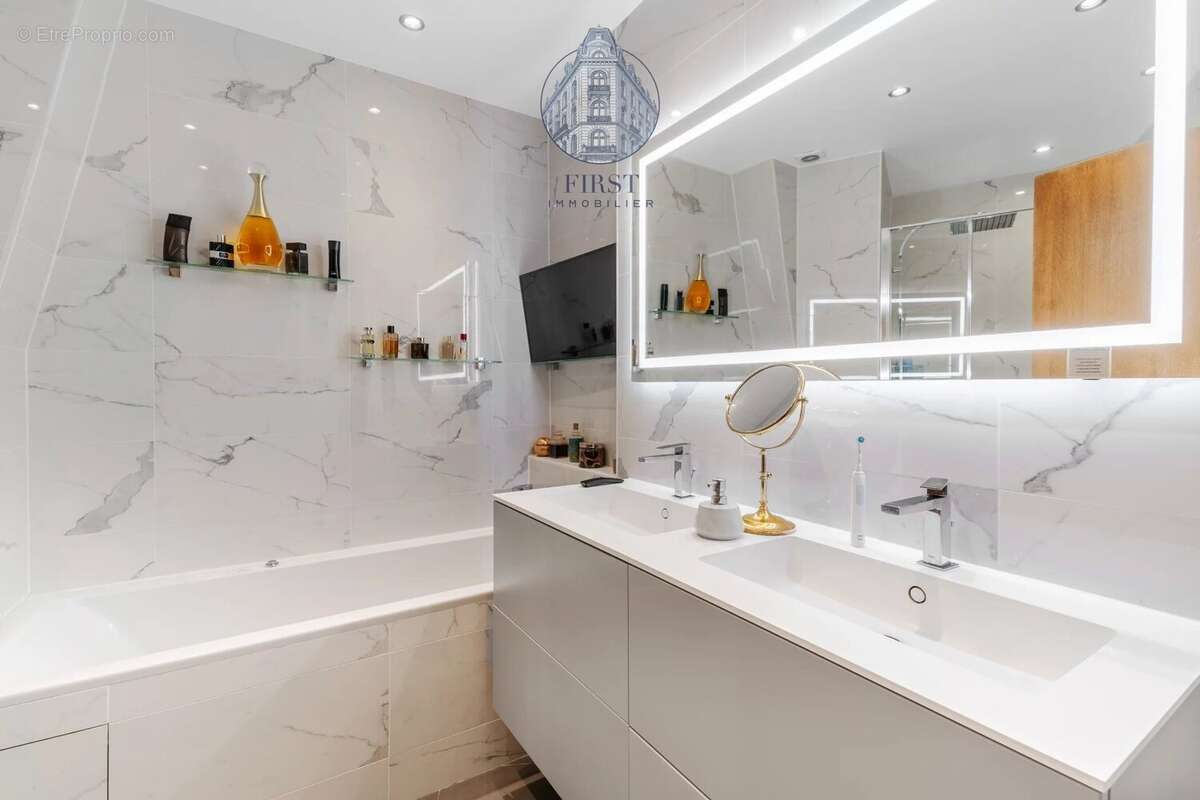 Appartement à PARIS-17E