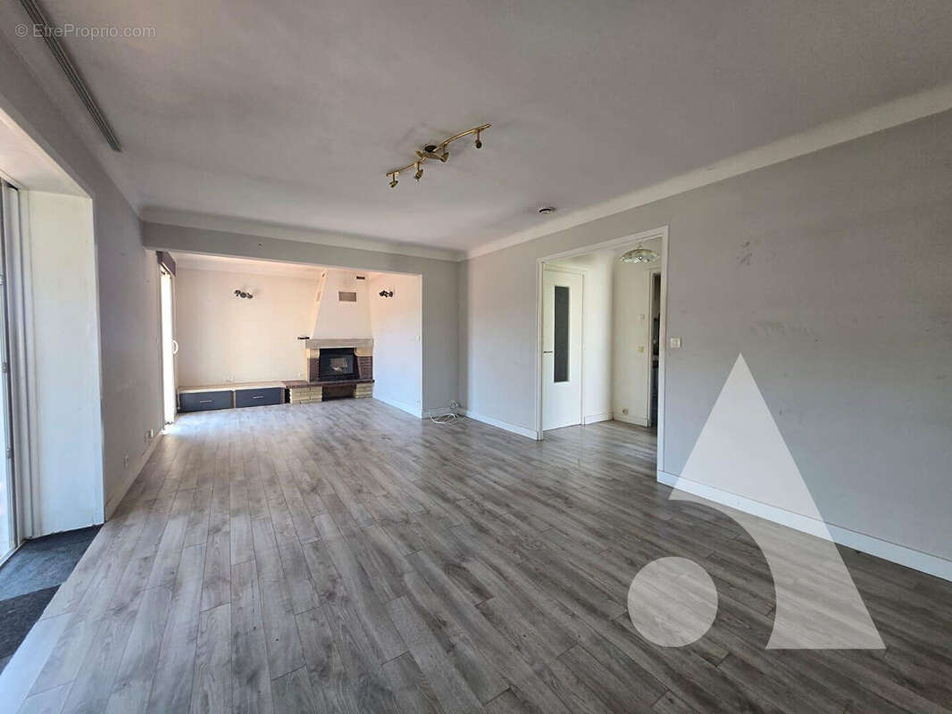 Saint-raphael maison avec studio indépendant, véranda, garage et vue dégagée - photo 3