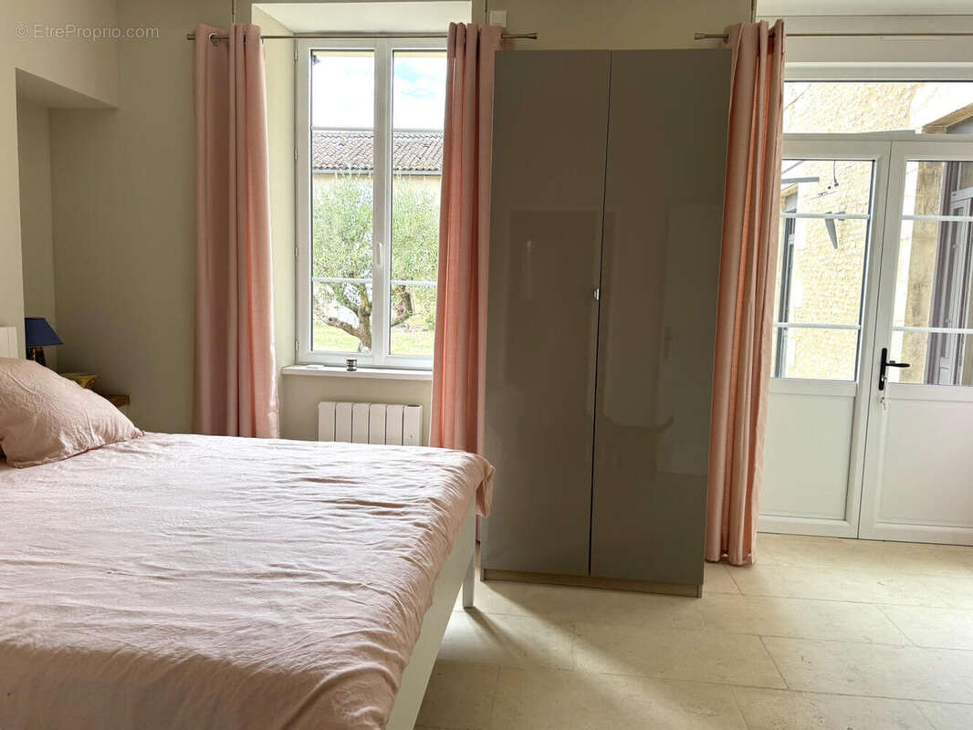 CHAMBRE - Maison à USSON-DU-POITOU