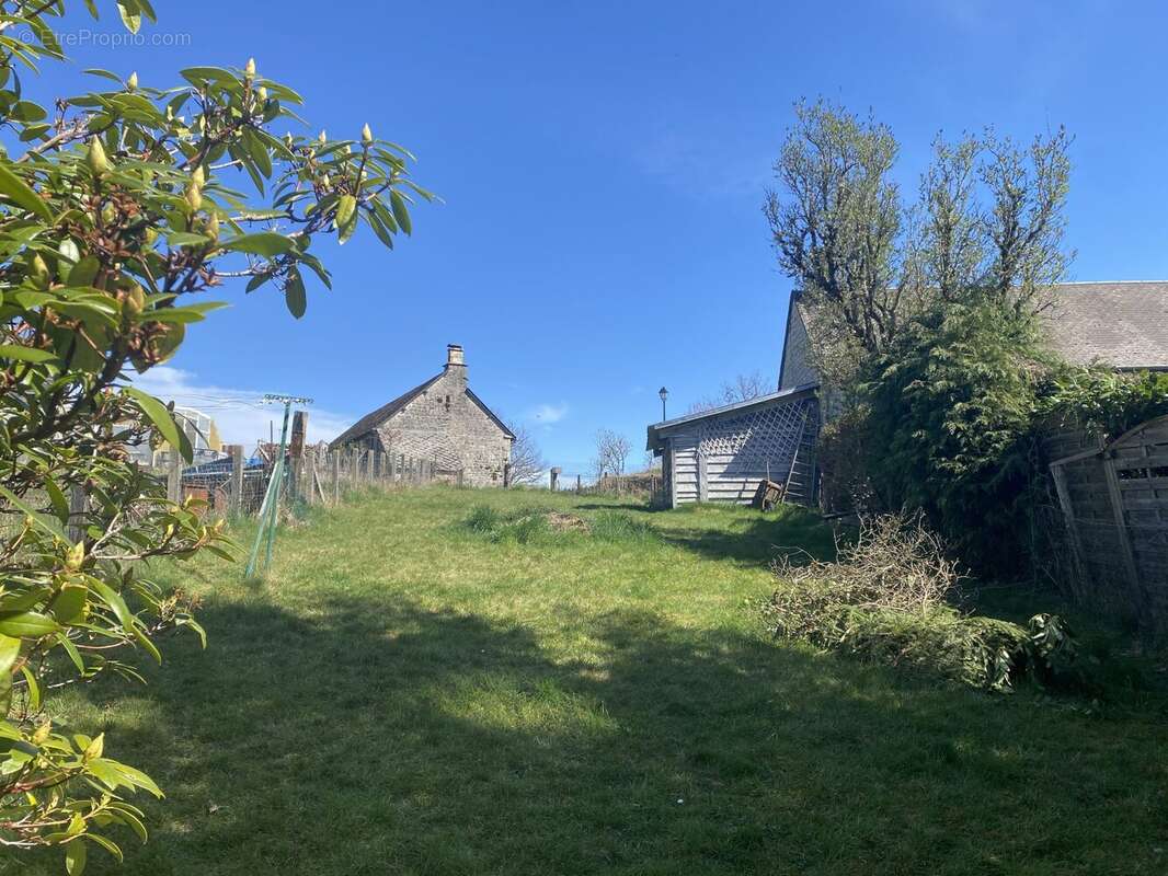 Maison à PEROLS-SUR-VEZERE