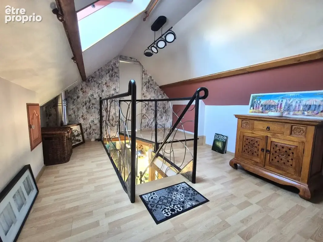 Maison de caractère rénovée avec grand jardin, garage et dépendances - photo 9