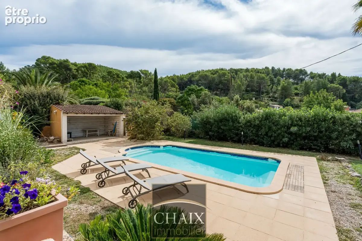 Maison familiale T6 R+1 avec terrain et piscine proche centre du village - photo 4