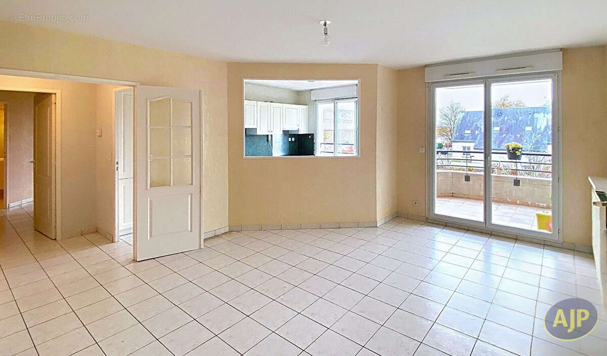 Appartement à MONTREUIL-JUIGNE