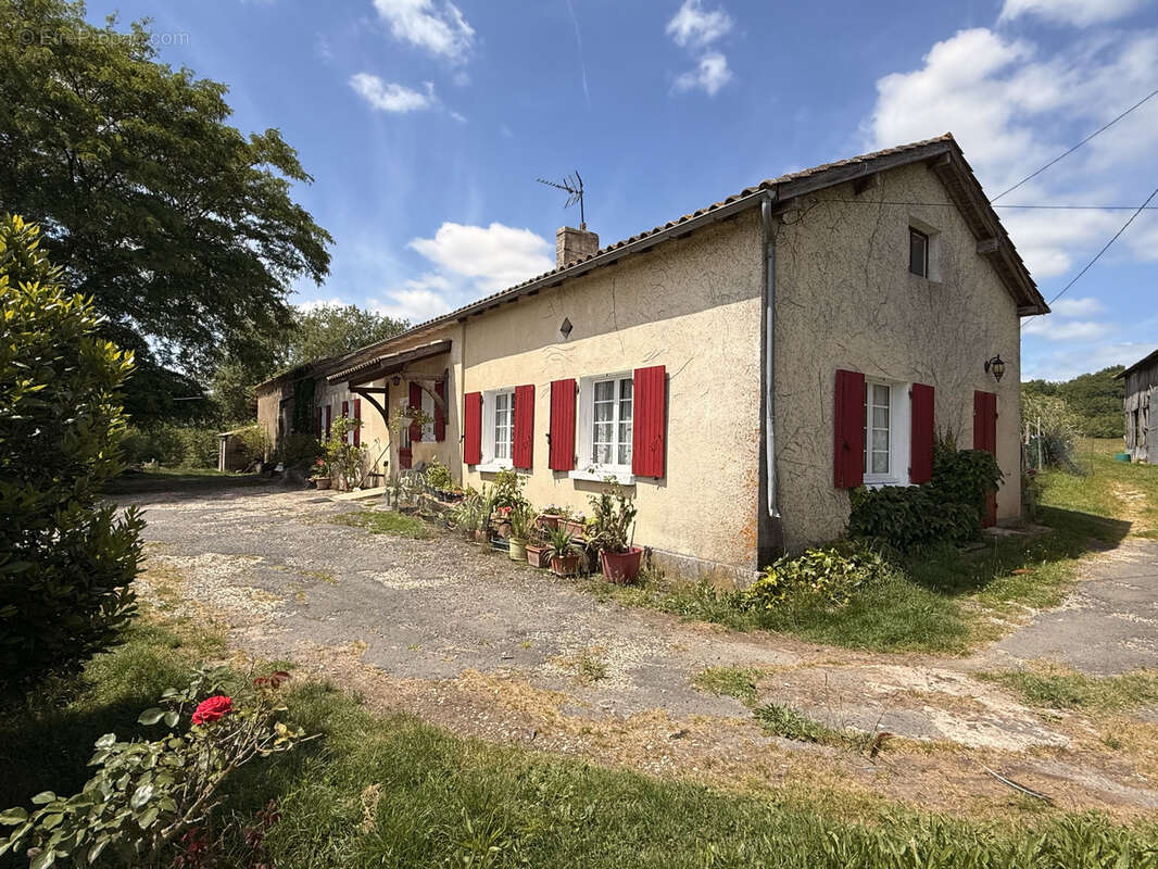 Maison à VERGT-DE-BIRON