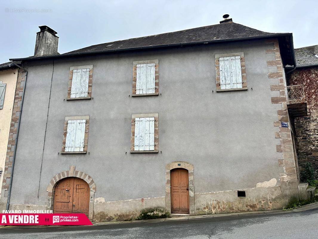 Maison à ALLASSAC