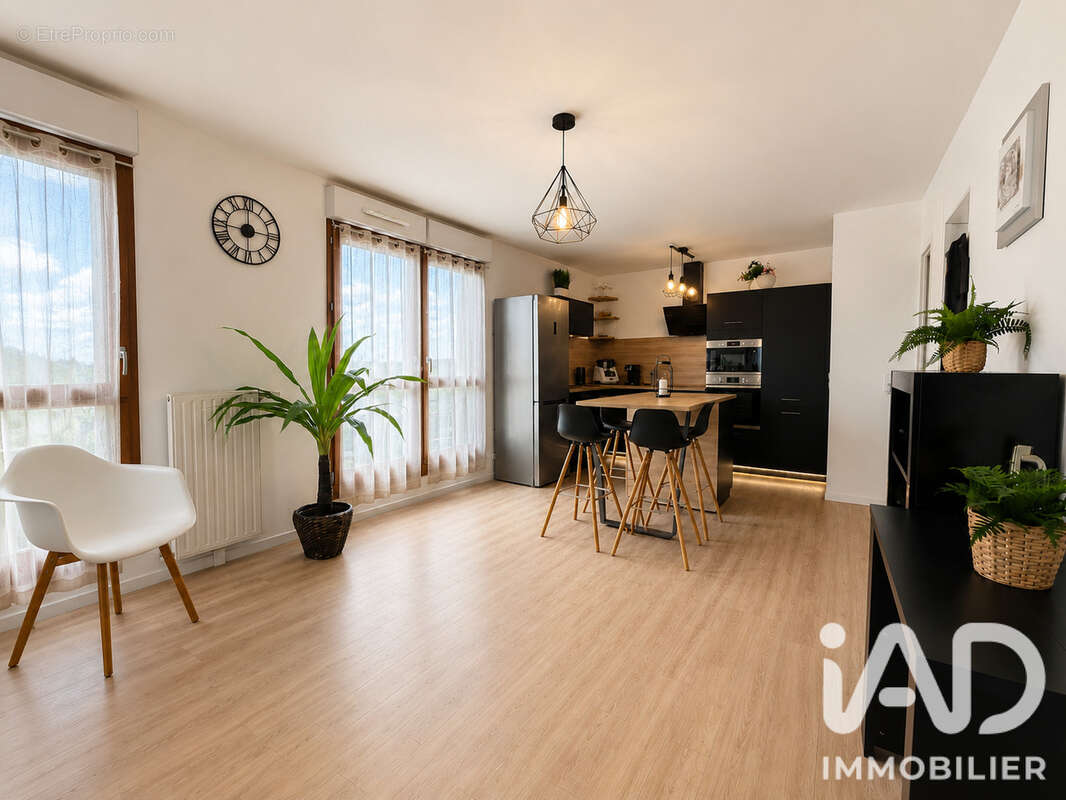 Appartement 69 m² à Mantes-La-Ville  - photo 2