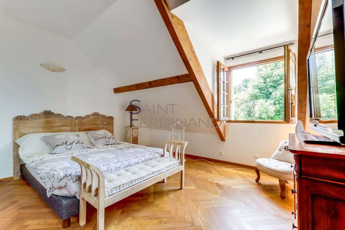 Maison à SAINT-CYR-SOUS-DOURDAN