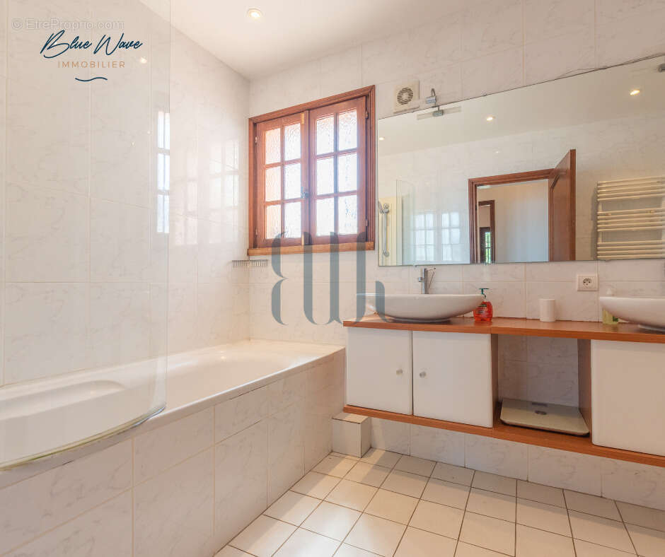 Maison à ROQUEBRUNE-SUR-ARGENS