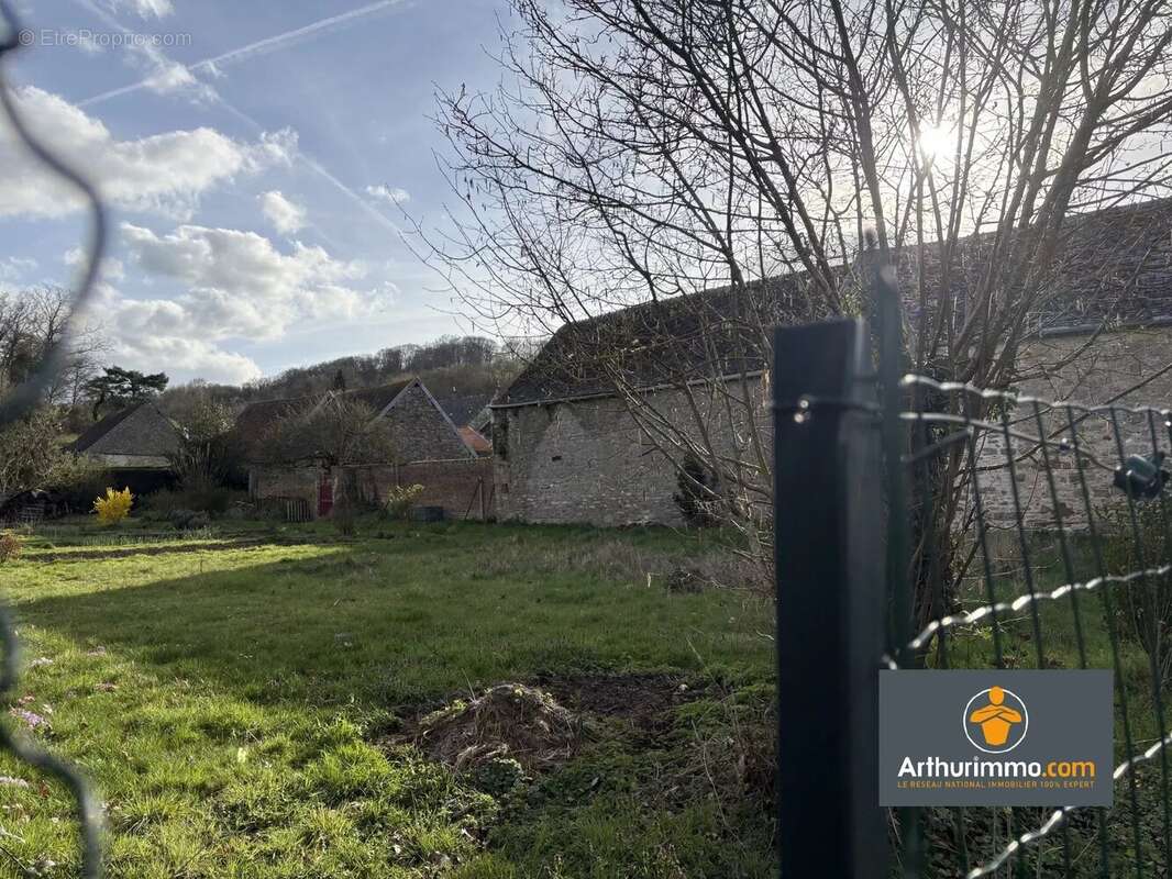 Terrain à MAUREGNY-EN-HAYE