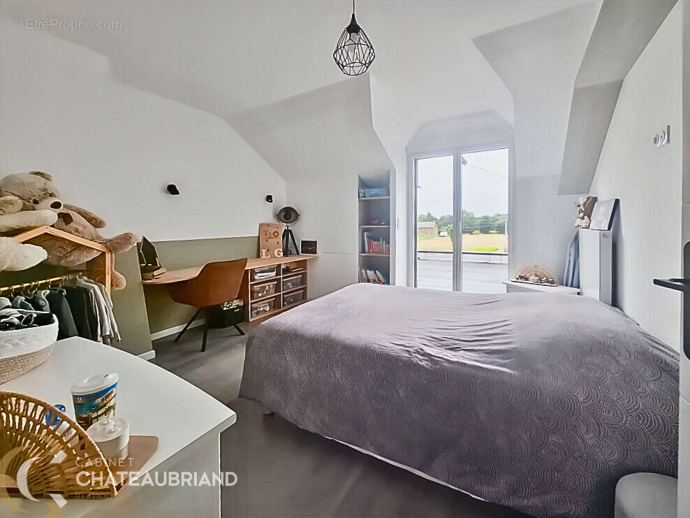 Maison à MONTREUIL-SUR-ILLE