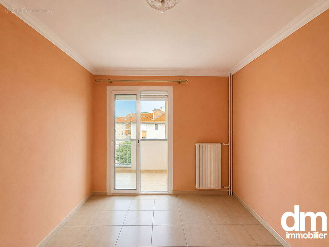 Appartement  de type 4 avec balcons et cave privative. - photo 13
