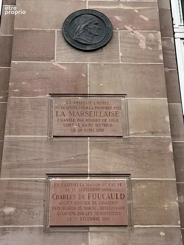 photo en Façade mitoyenne de la Bnque de France 