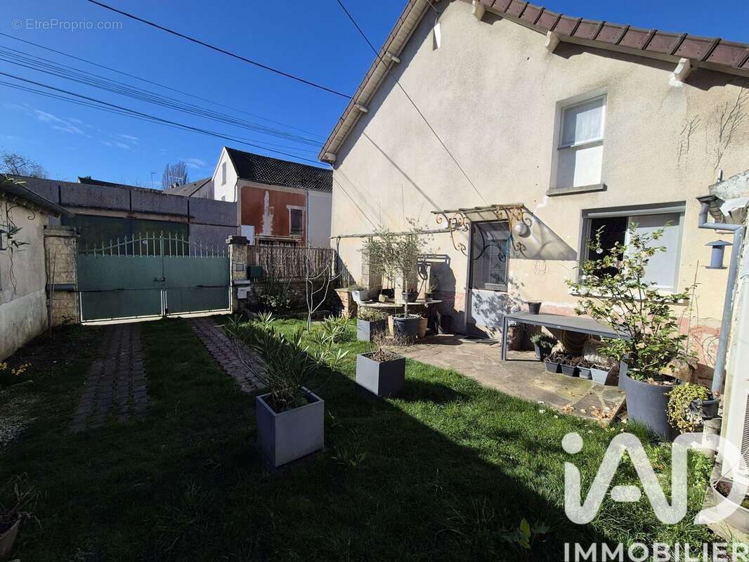 Photo 2 - Maison à MONTREUIL-AUX-LIONS