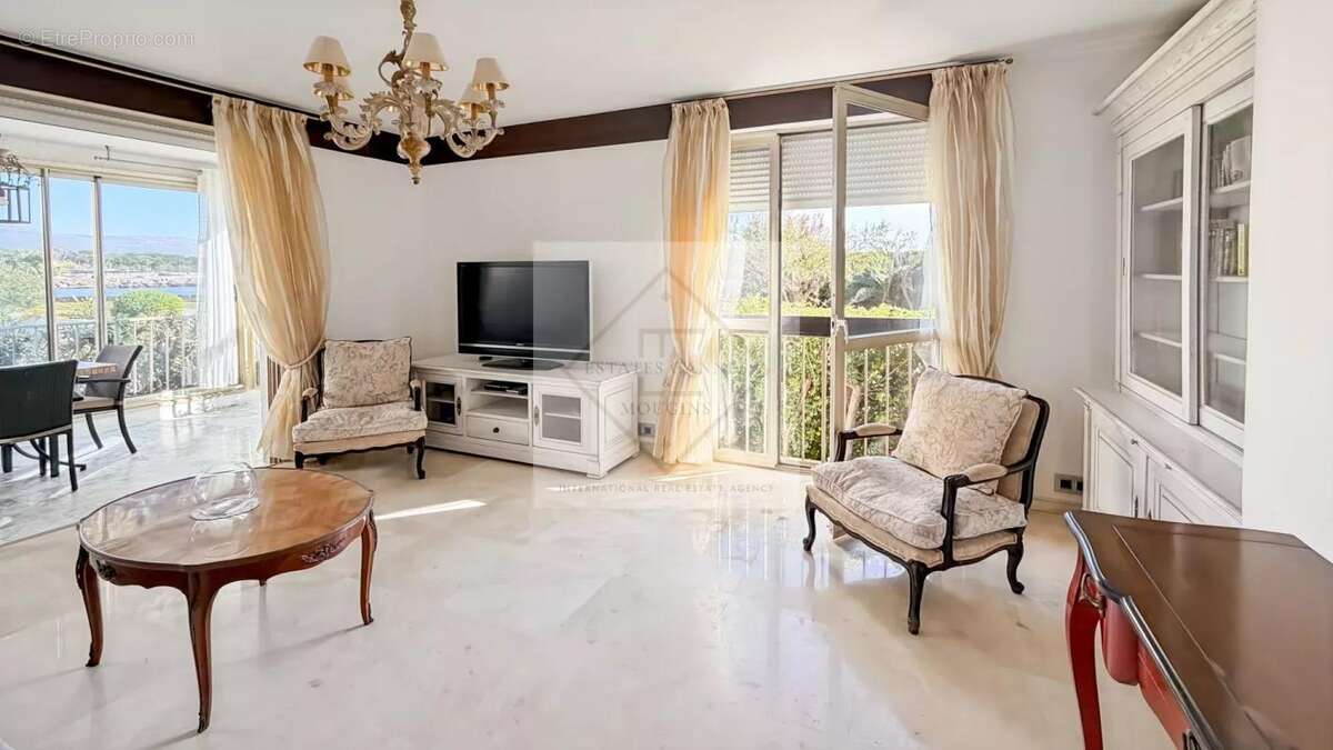 Appartement à MANDELIEU-LA-NAPOULE