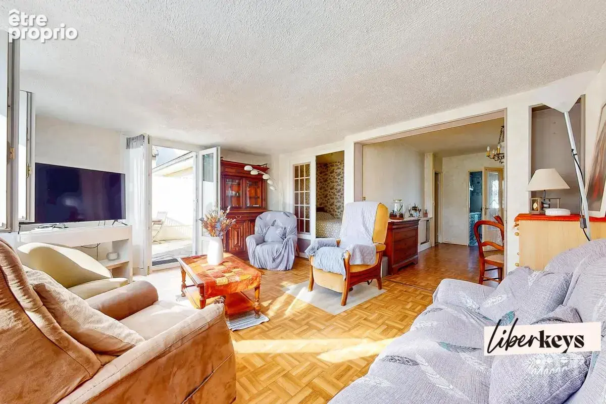 Plaisir – Maison familiale de plain-pied - 5 pièces - 120 m² au sol avec jardin et garage, proche gare - photo 4