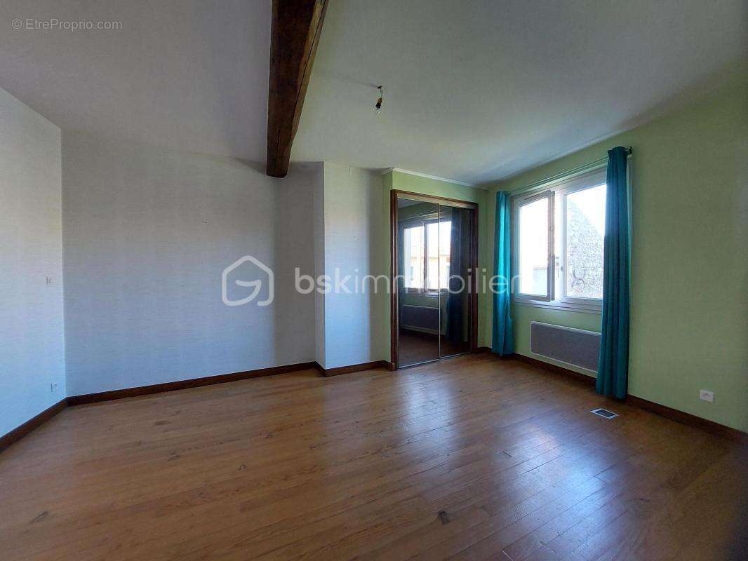 “Maison familiale aux grands volumes, 4  chambres, dépendance en pierre aménageable, jardin clos ,un garage— un potentiel rare a - photo 8