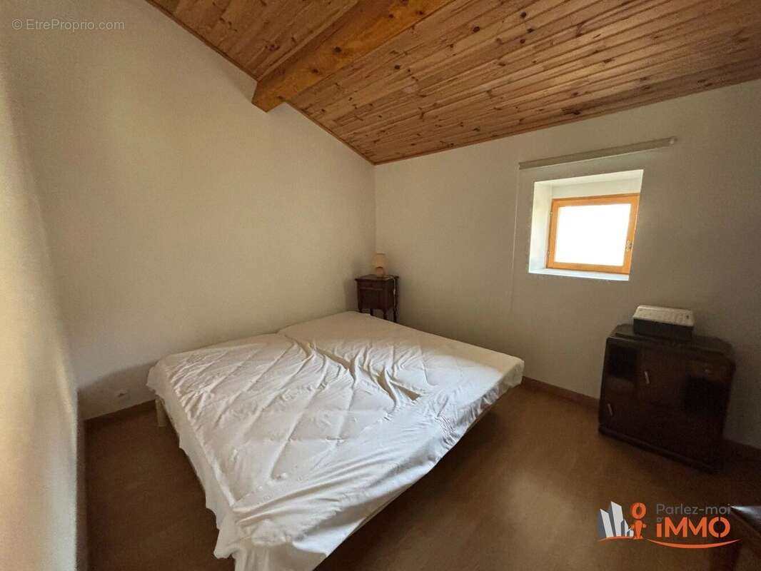 Maison à SAINT-GEORGES-EN-COUZAN