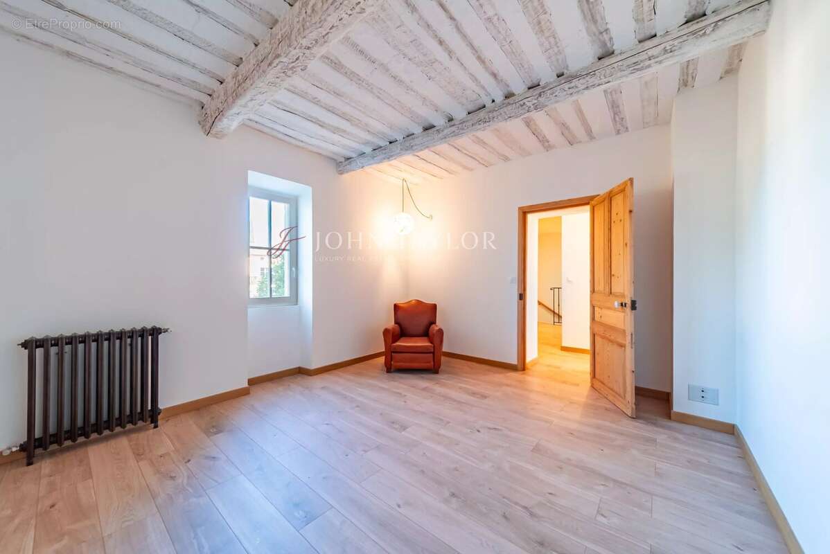 Maison à PERNES-LES-FONTAINES