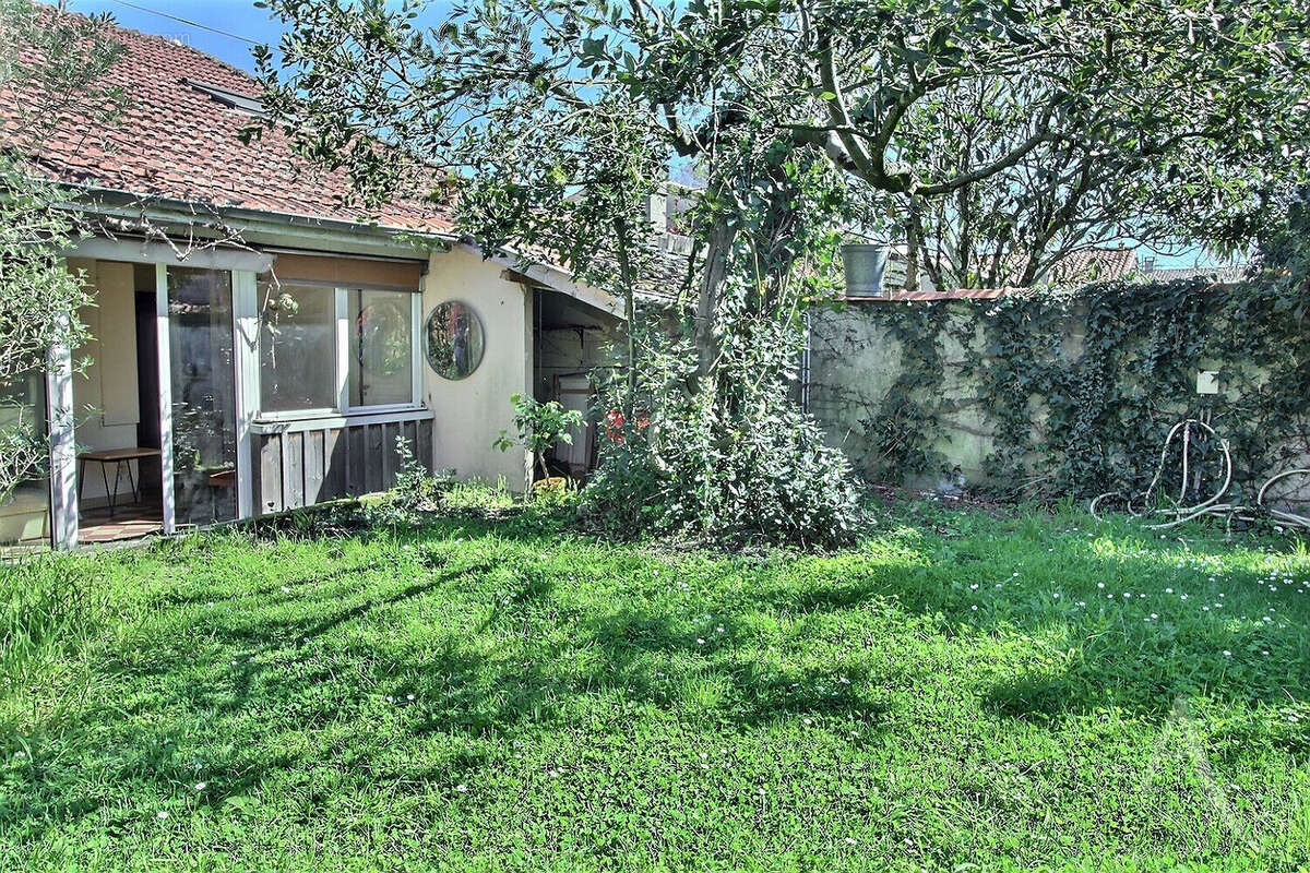 Maison en Pierre type échoppe double  95 m² Jardin - photo 3