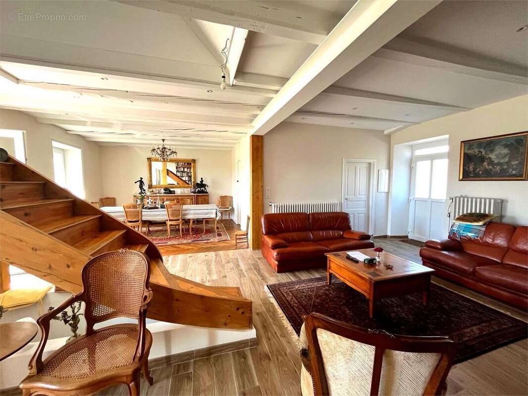 Maison à RUYNES-EN-MARGERIDE