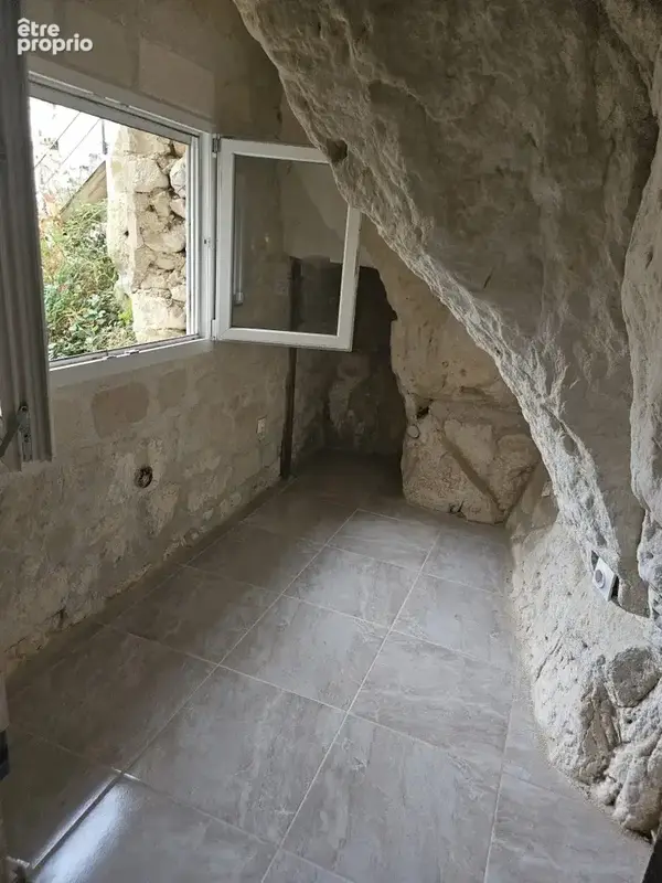 Ensemble troglodytique atypique à Avoine   3 espaces indépendants   Fort potentiel locatif - photo 17