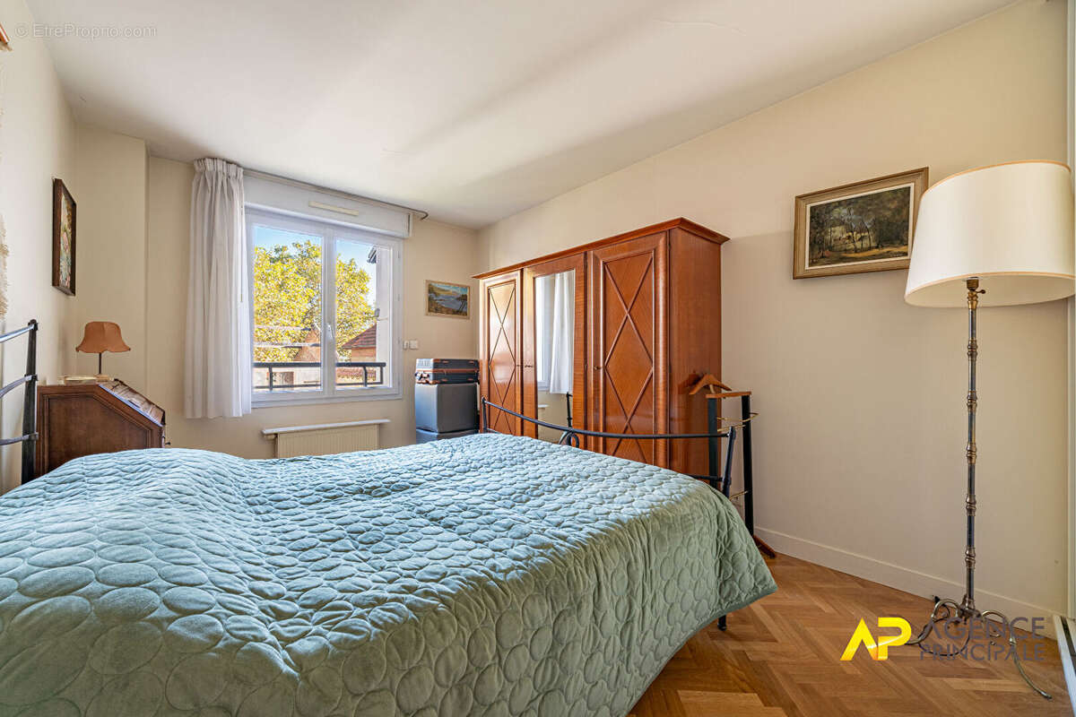 Appartement à LA GARENNE-COLOMBES