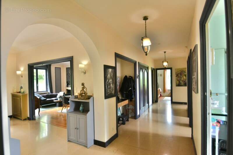 Maison à COURS-LA-VILLE