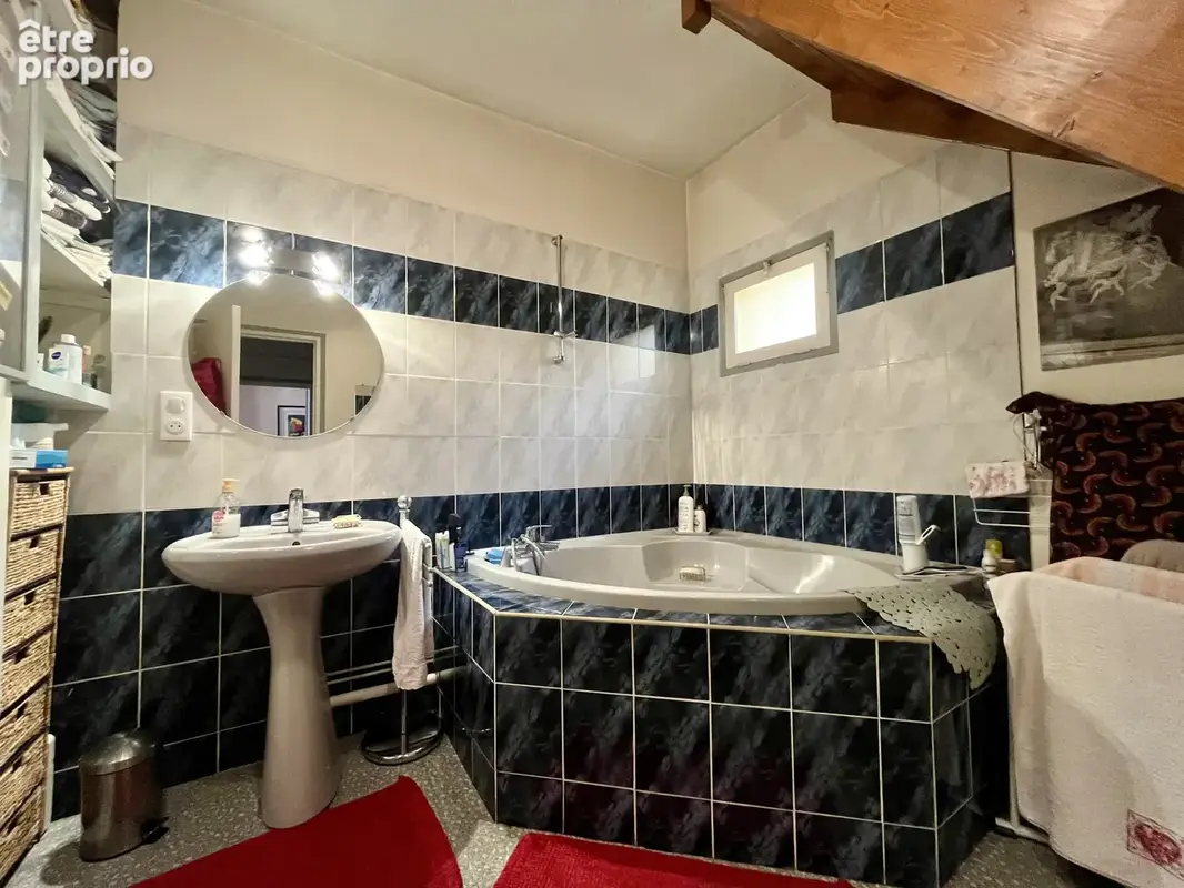 Appartement deux chambres rue du Consulat - photo 12