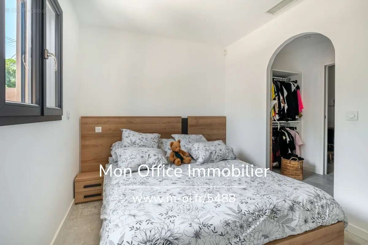 Maison à SAINT-CYR-SUR-MER