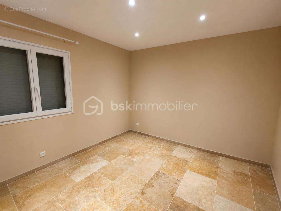Maison plein pied rénovée avec grand terrain et fort potentiel d'évolution - photo 8