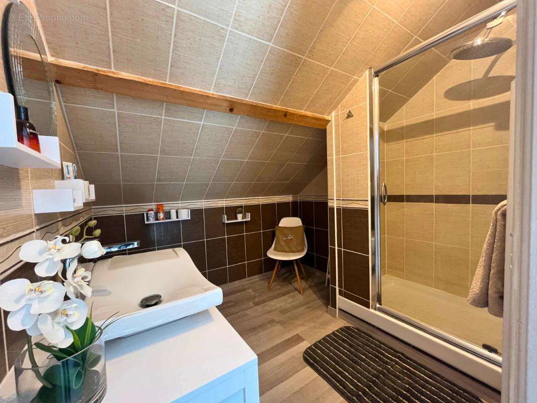 Maison à SAINT-VICTOR-DE-CESSIEU