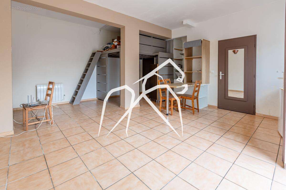 Maison à COURNONSEC