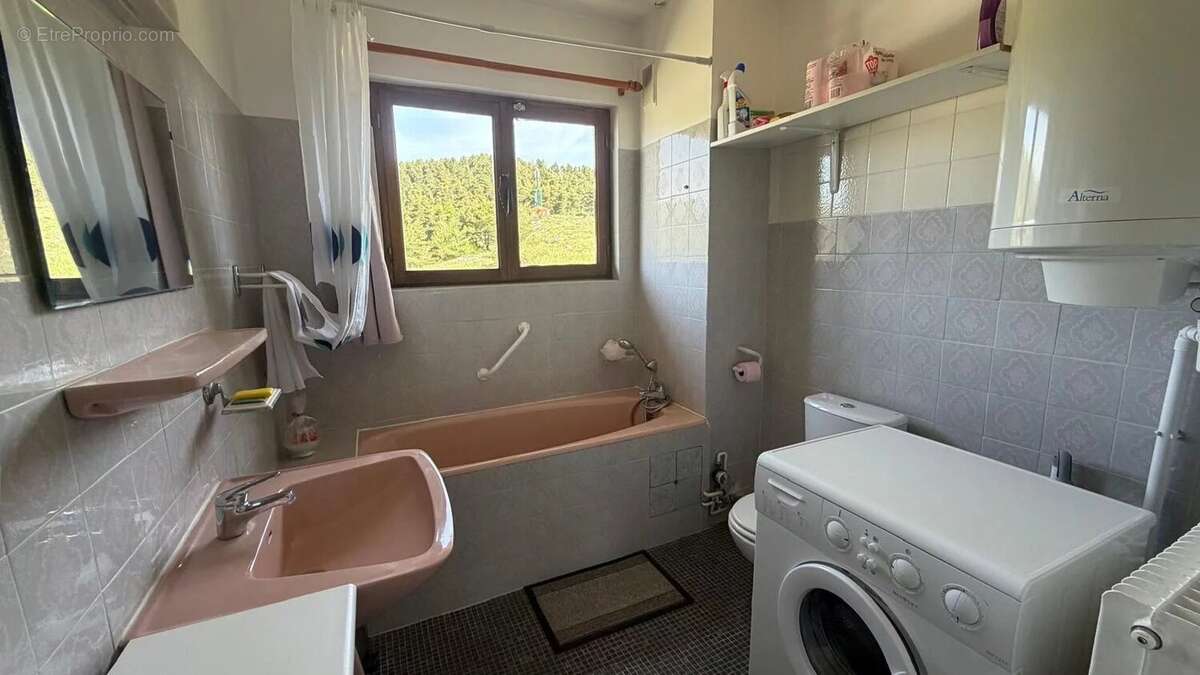 Appartement à VALLAURIS