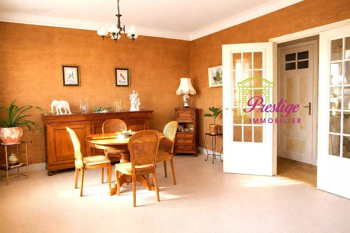 Appartement à LE MESNIL-LE-ROI