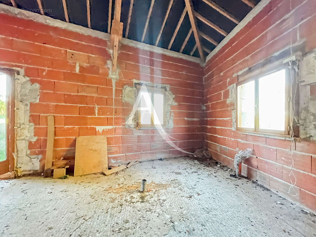 Maison à MONTAIGU-DE-QUERCY