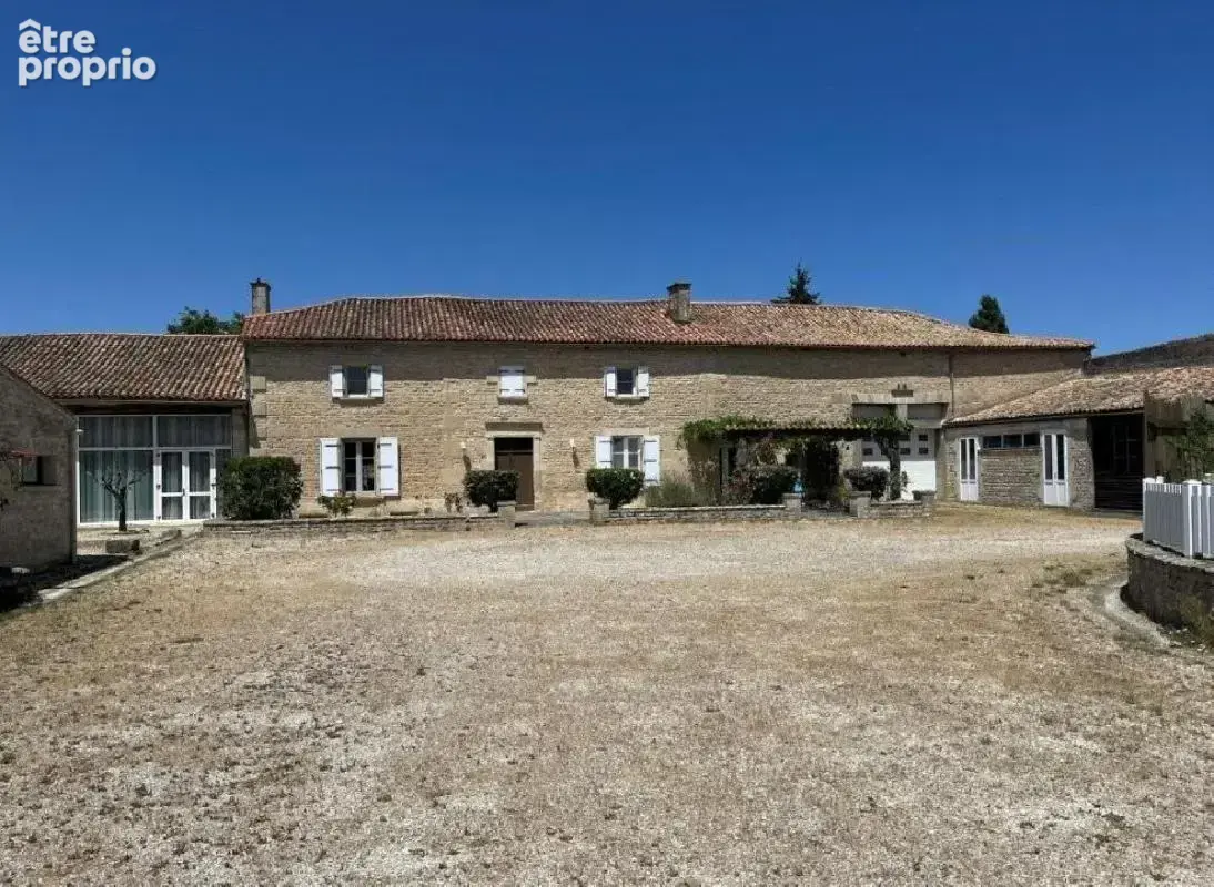 Maison 12 pièces 400 m² à vendre à Chef-Boutonne (79190) - photo 2