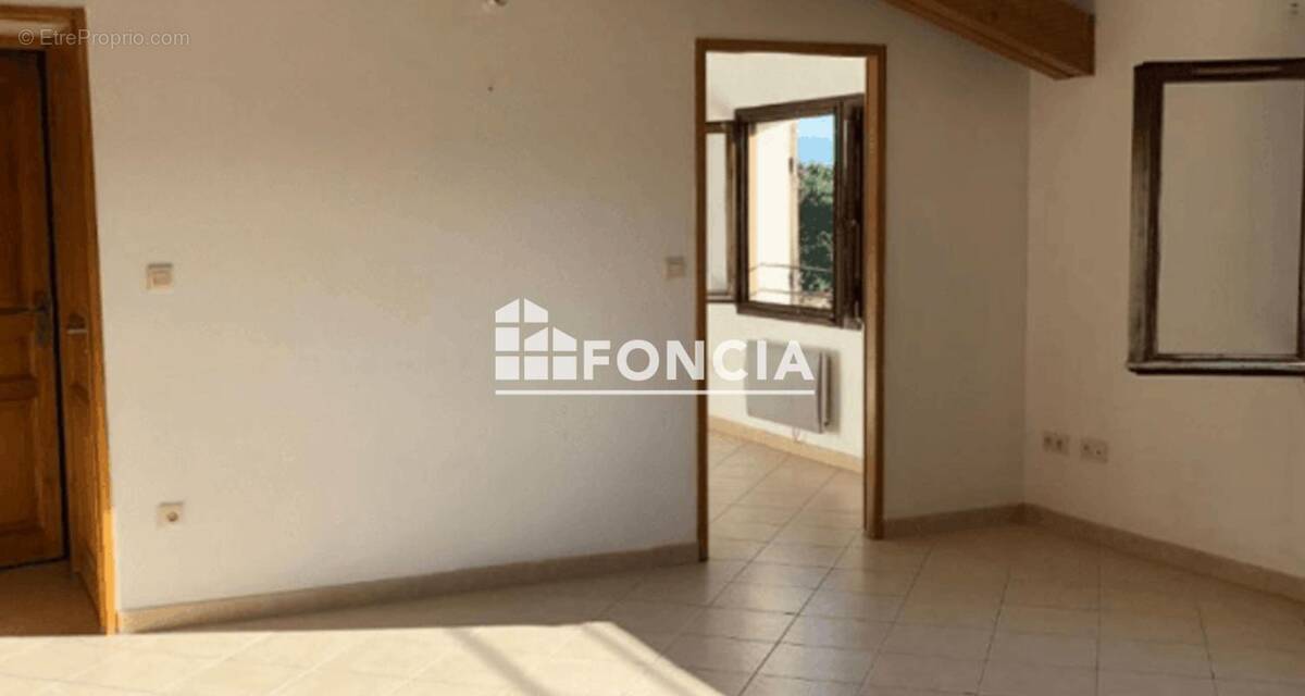 Appartement à ROQUEMAURE