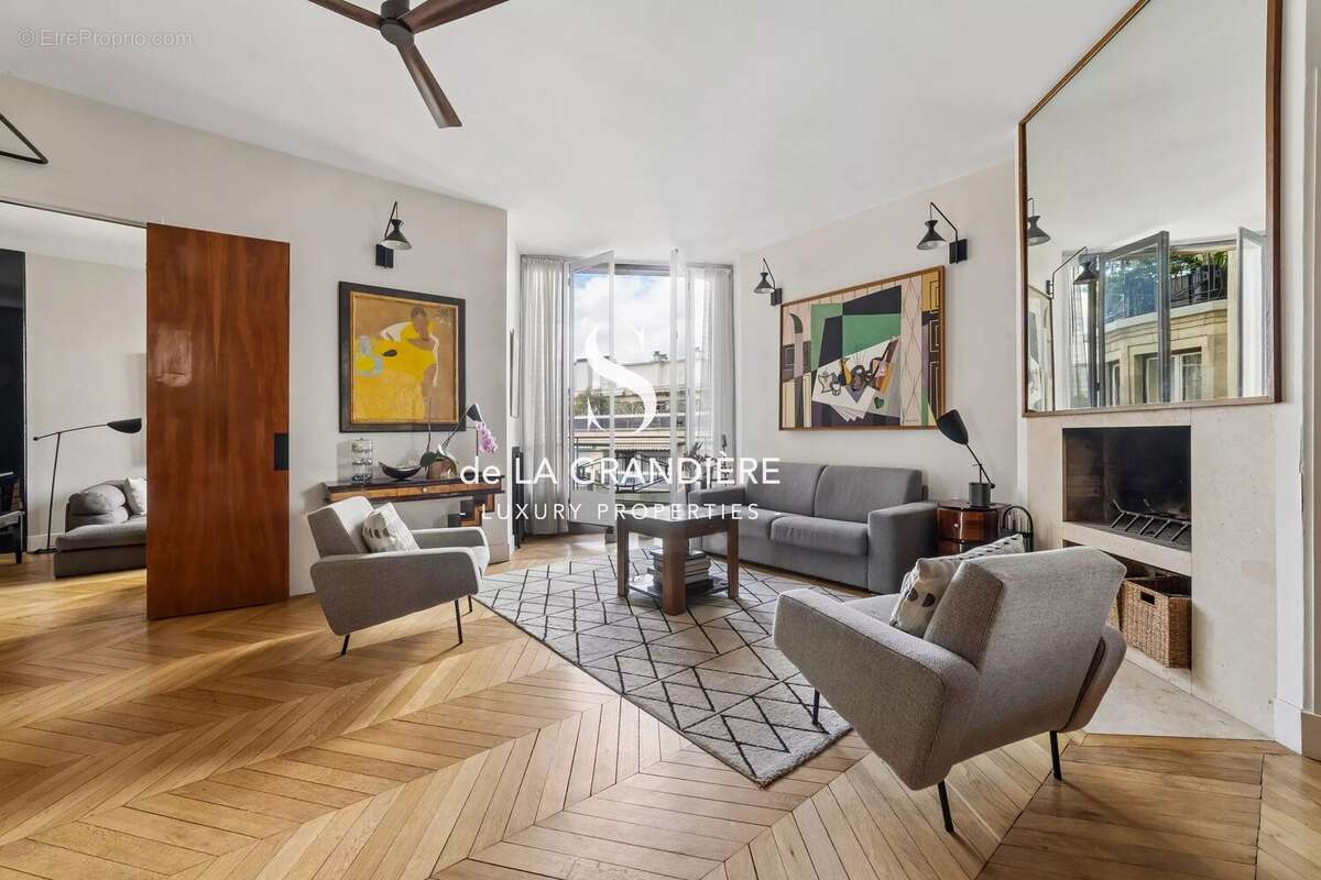 Appartement à PARIS-16E