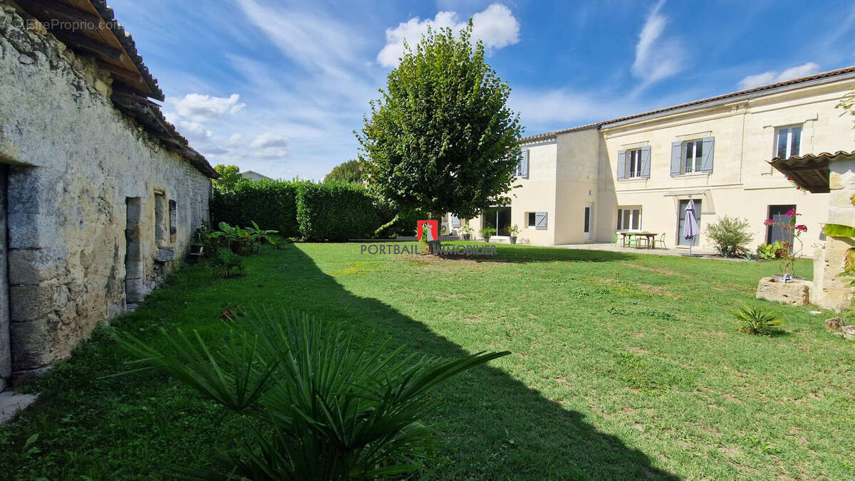 Maison 290 m² à Saint-Andre-De-Cubzac  - photo 2