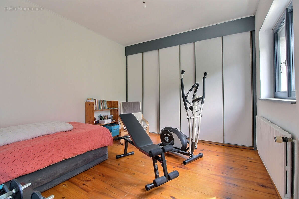 Maison familiale semi-plain-pied de 186m2 avec 5 chambres et 3 salle de bains. - photo 18