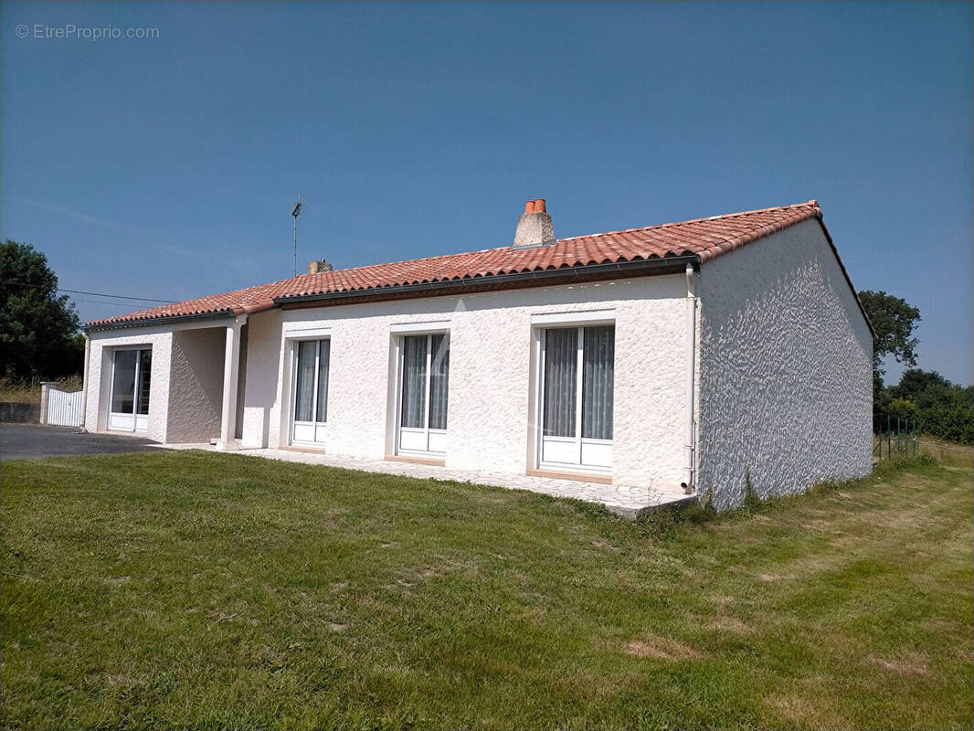 Maison à LE POIRE-SUR-VIE