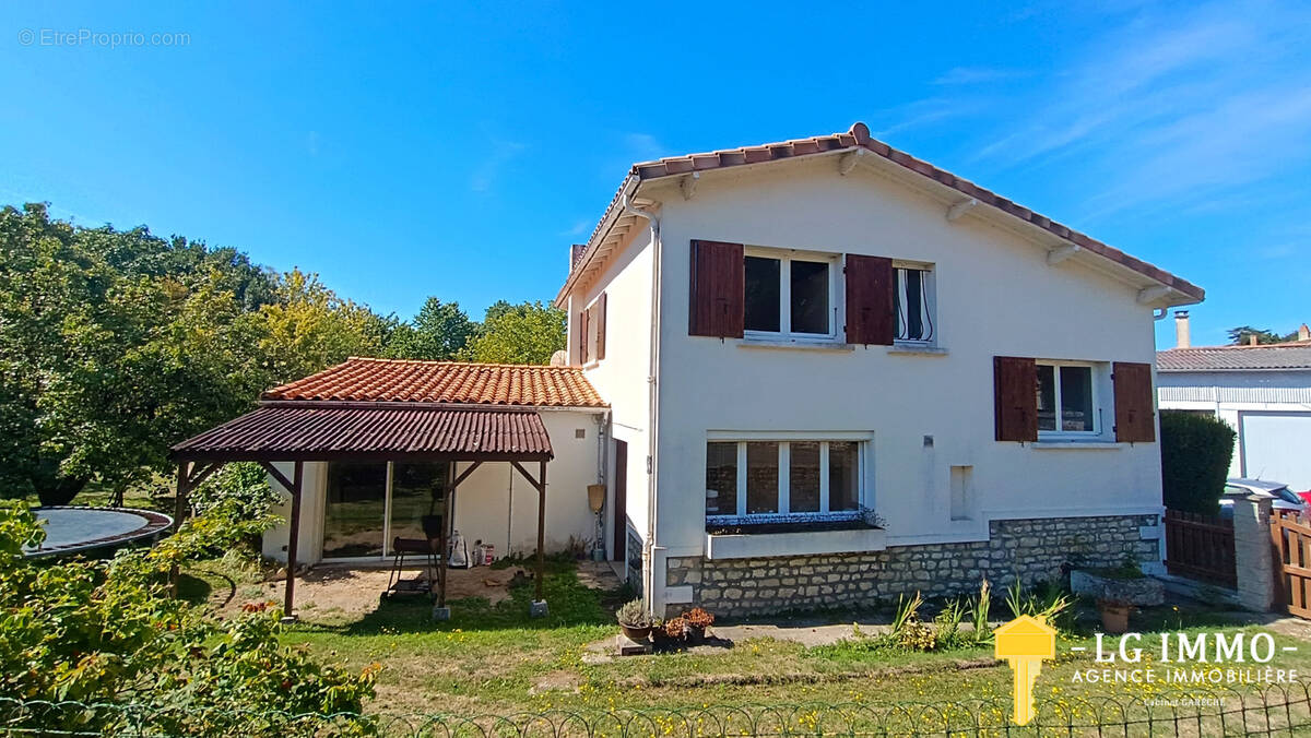 Maison à MORTAGNE-SUR-GIRONDE