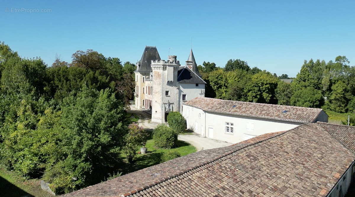 Maison à SAINT-JEAN-D'ANGELY