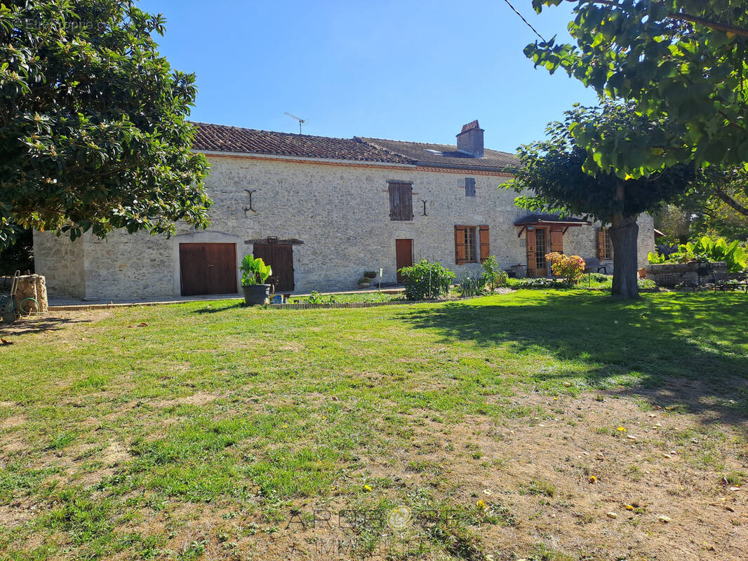 Maison familiale en pierre avec vue panoramique, verger et dépendances. - photo 22