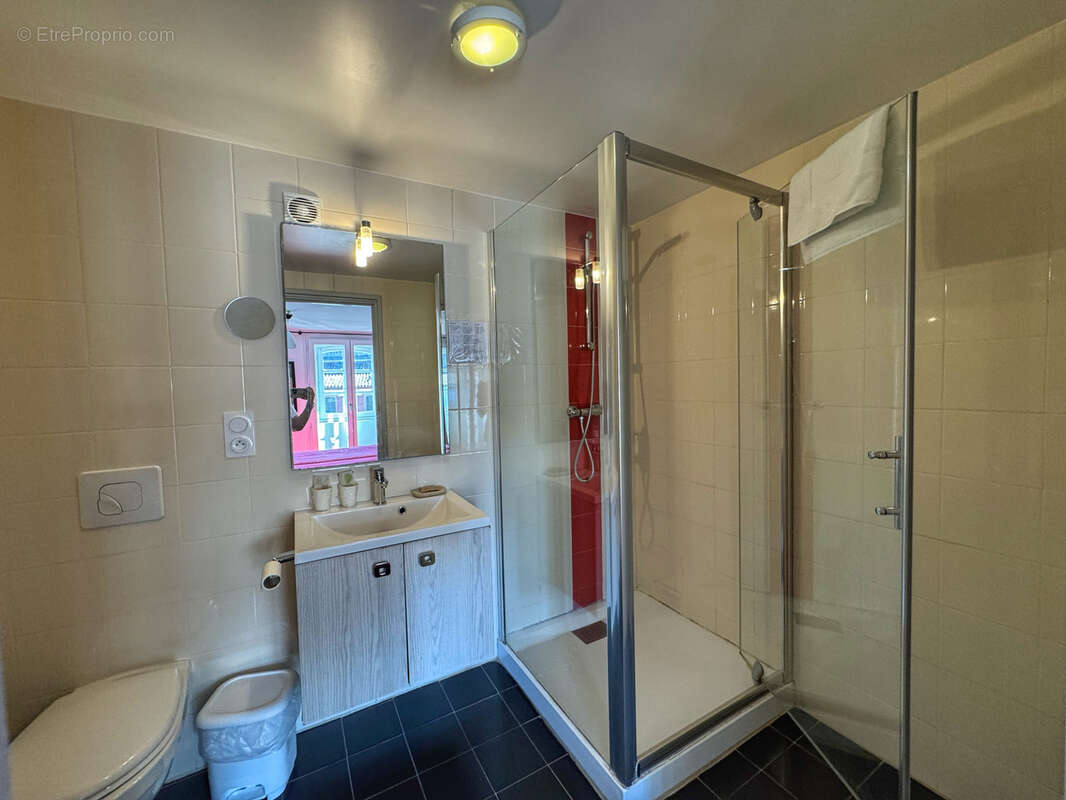 Commerce à SAINT-JEAN-PIED-DE-PORT