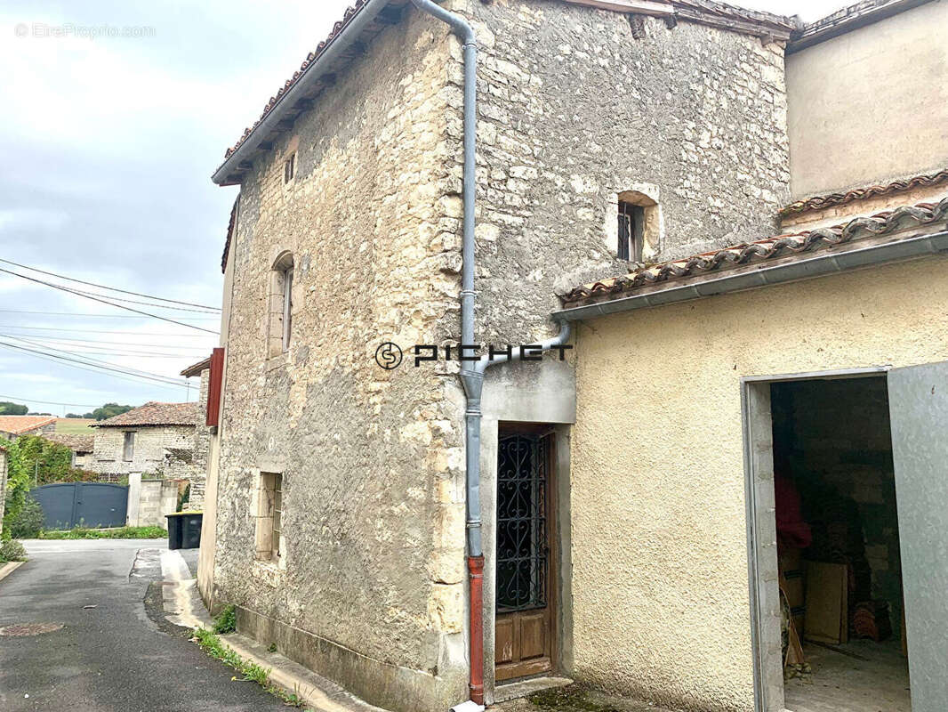 Maison à SAINT-AMANT-DE-BOIXE