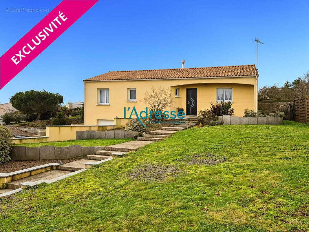 Maison à MONTREVAULT