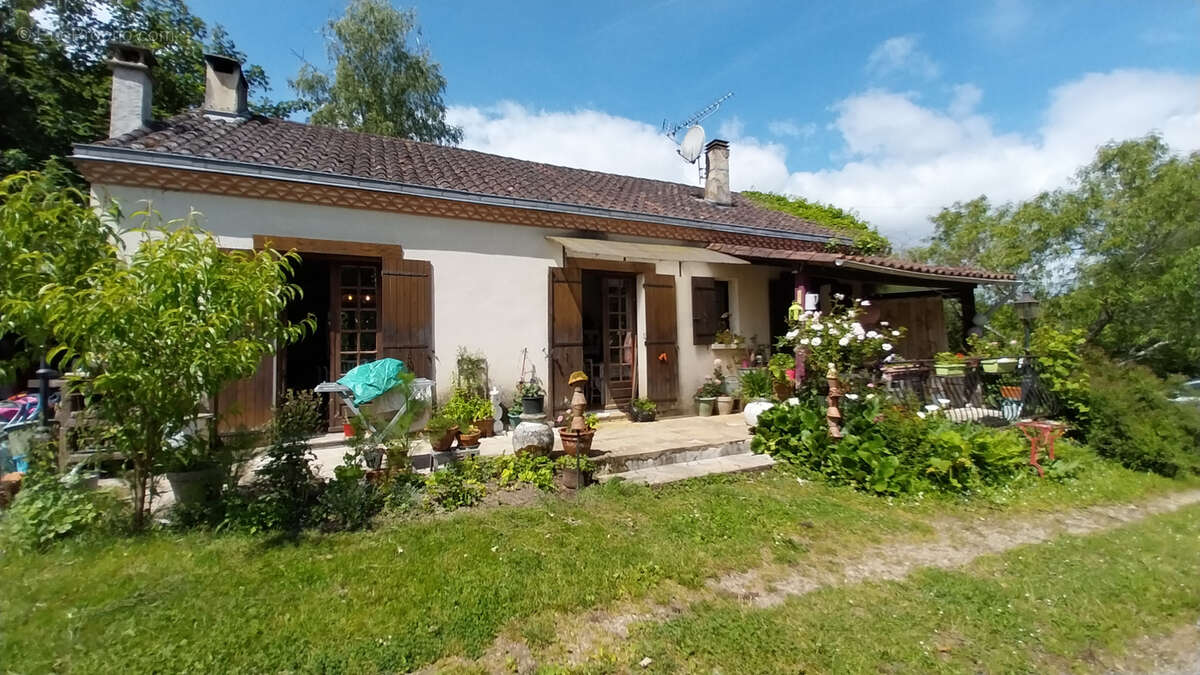 Maison à SAINT-PIERRE-DE-COLE