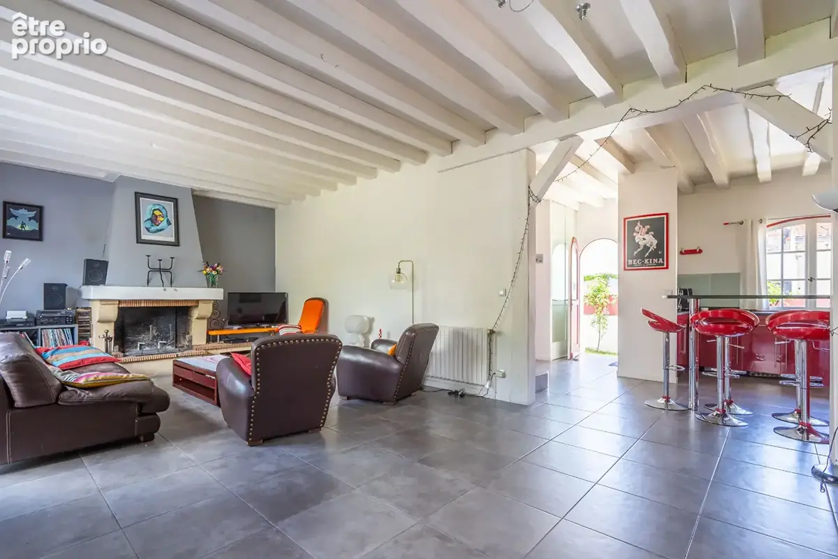 Bègles Proche Barrière - Maison de 188m² avec jardin et garage - photo 3
